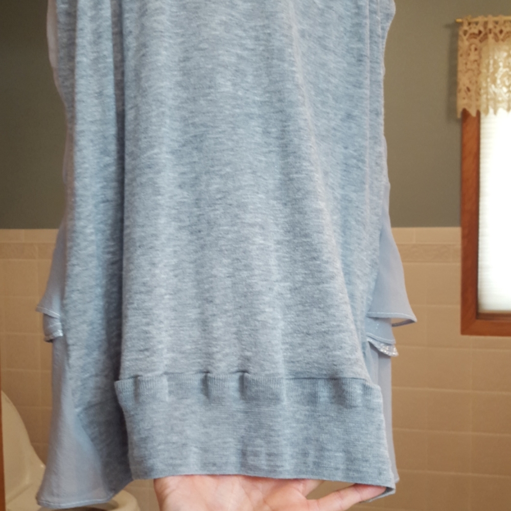 CLU GRAY ADORABLE RUFFLED BACK TOP - Picture 3 of 6